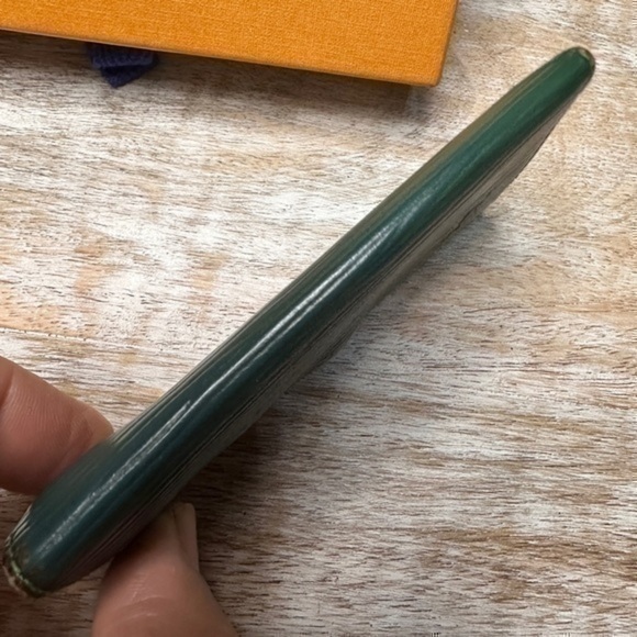 AUTHENTIC Louis Vuitton Monogram 4 ring key holder. Green. - Picture 11 of 14